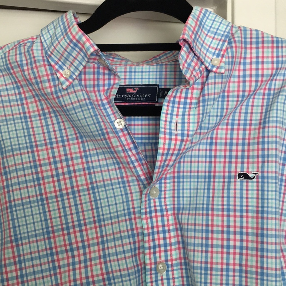 Vineyard Vines Button Down Medium